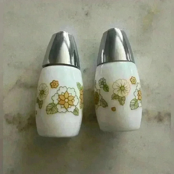 Vintage Westinghouse Milk Glass Salt Pepper Shaker Mid Mod Flowers Groovy - Picture 2 of 5